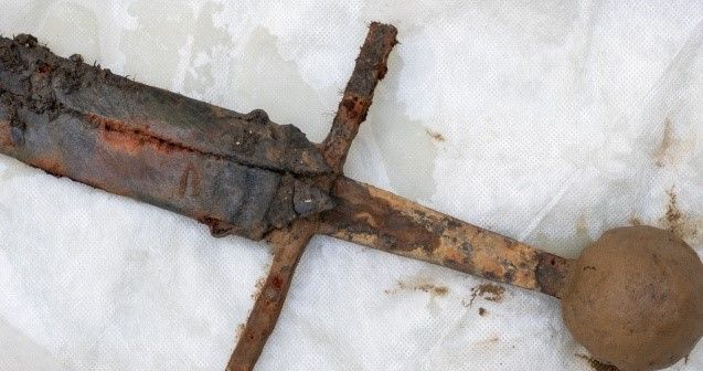 Średniowieczny miecz wydobyty z dna Odry