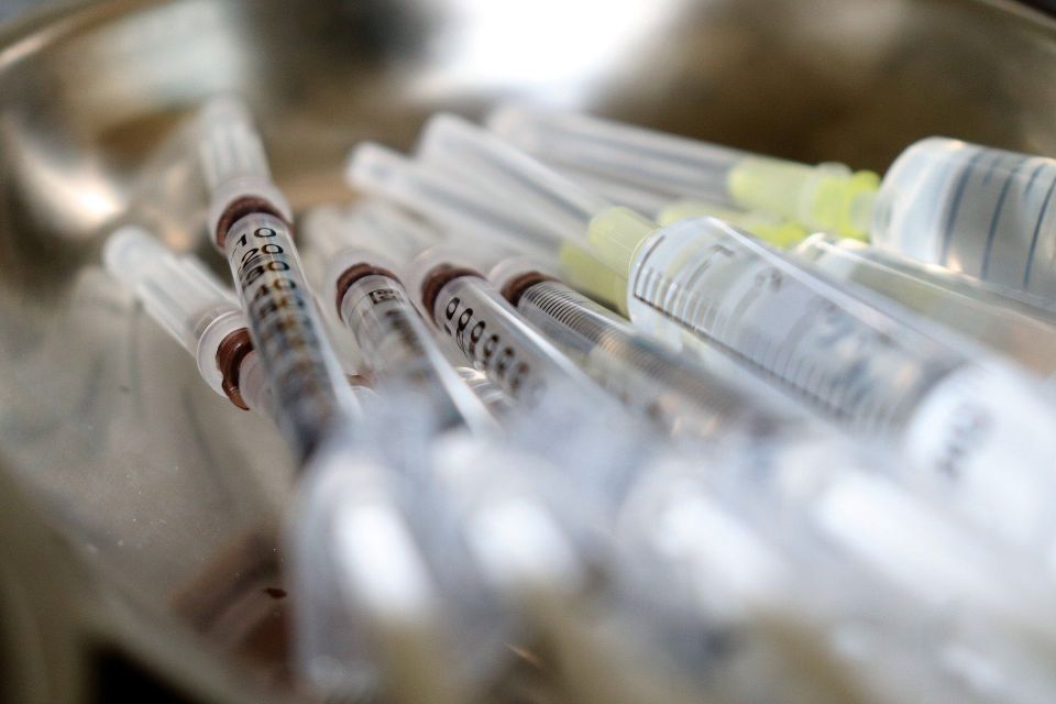 Jeśli dziś EMA zatwierdzi szczepionkę Pfizera, 26 grudnia do Polski trafi pierwsze 10 tys. dawek