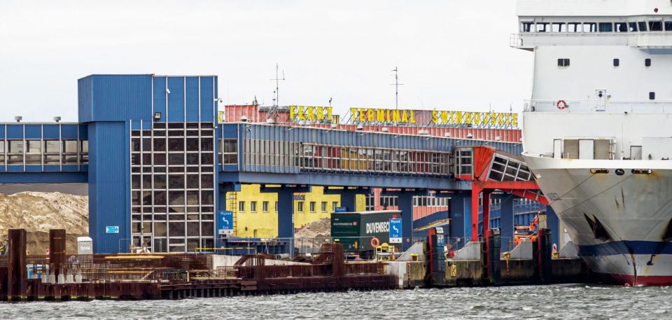 W Świnoujściu na terminalu promowym pojawiły się kolejne elementy modernizowanego nabrzeża