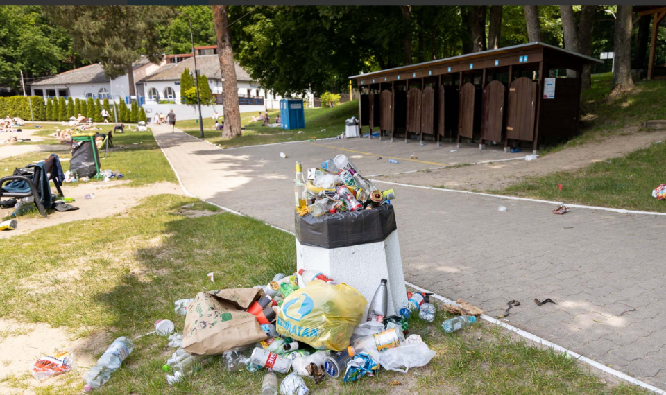 Szczecińskie kąpieliska toną w śmieciach
