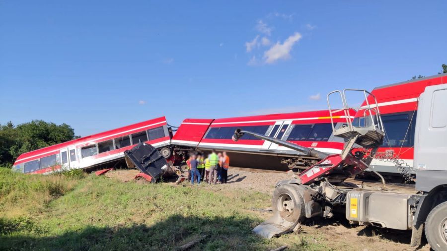 Tory na trasie Szczecin-Tantow uszkodzone po wykolejeniu pociągu